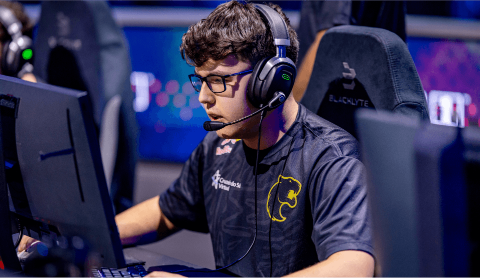 Open up the path to victory in<br>
                    the most prestigious esports tournament