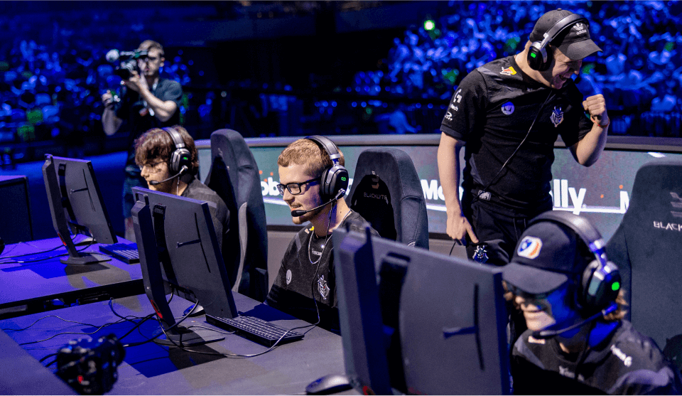 Open up the path to victory in<br>
                    the most prestigious esports tournament