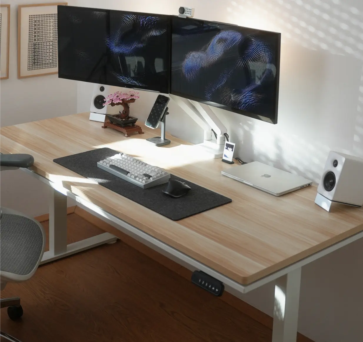 Height-adjustable Blacklyte Standing Desk
