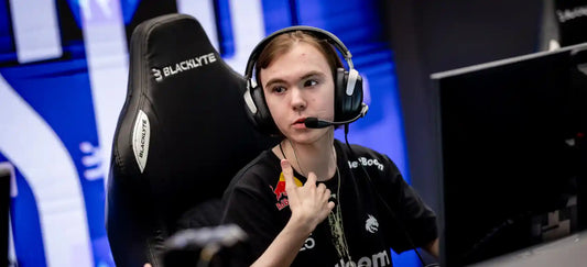 Blacklyte gaming chair used by Donk